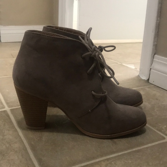 Size 8 lace up ankle booties - Picture 3 of 3